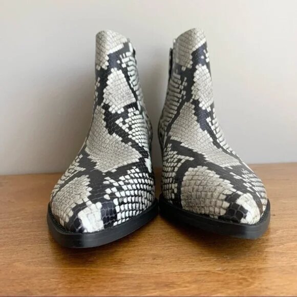 MARC FISHER LTD. Vivica Pointed Toe Snakeskin White Cow Ankle Block Heel - Picture 4 of 14